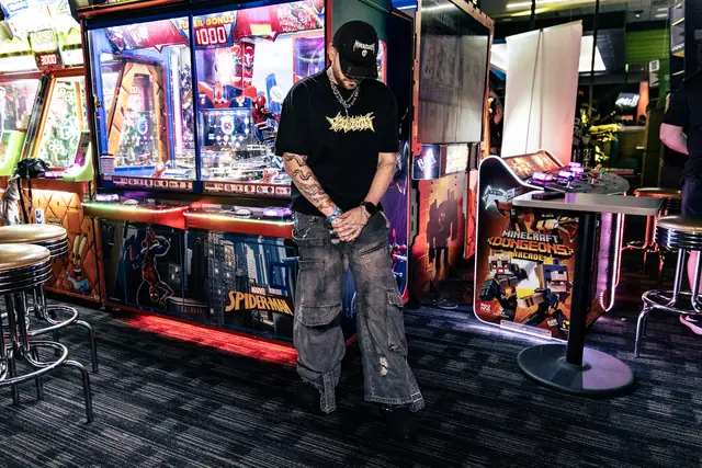 NOMOREDEATH in the arcade wearing his own merch